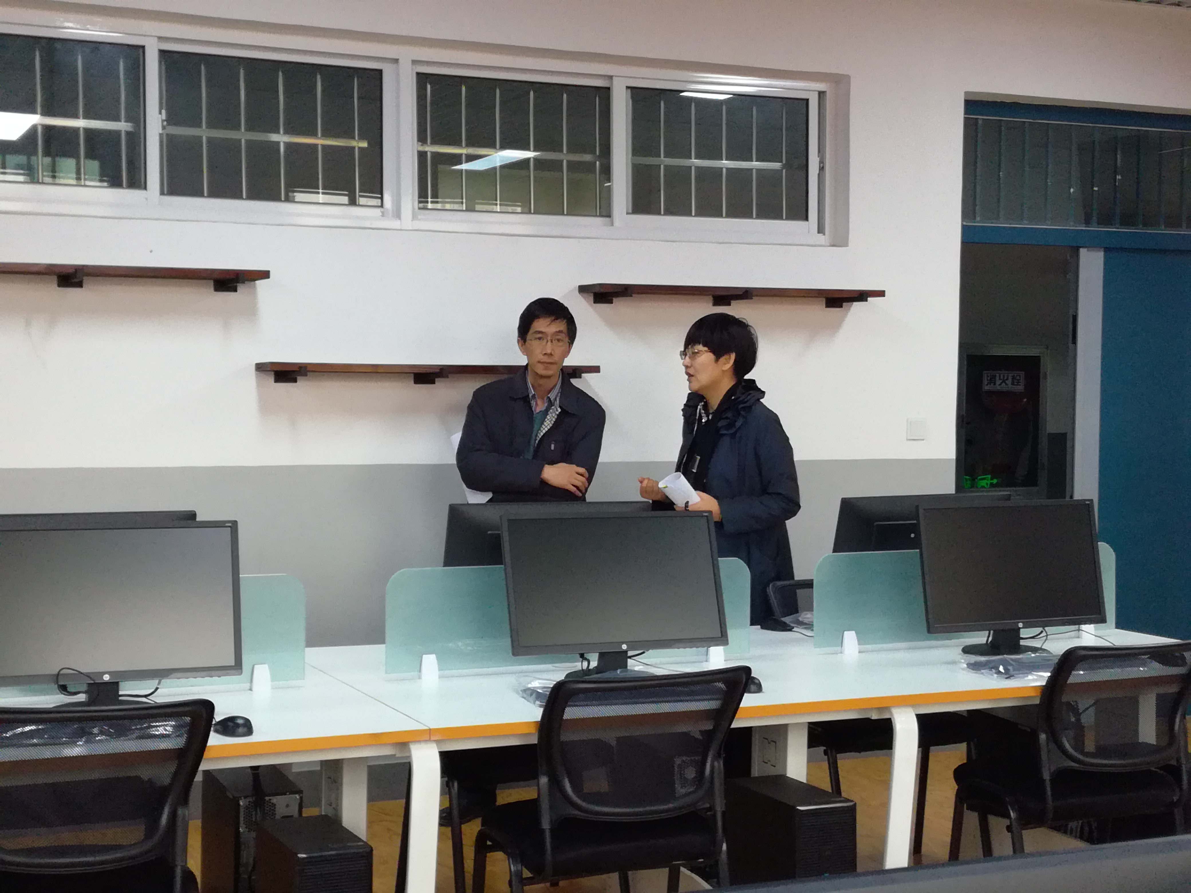 ���´�ҵѧԺ�쵼�������Ĵ��´�ҵ���ؽ��е���